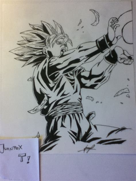 En dragon ball super, usa una capa color vinotinto con una camisa color morado, junto a un cinturón de artes marciales, detalla fandom. Dibujo propio de Goku en blanco y negro - Taringa!