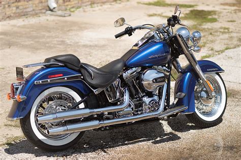 2017 Harley Davidson Softail Deluxe Classic Style Modern Tech