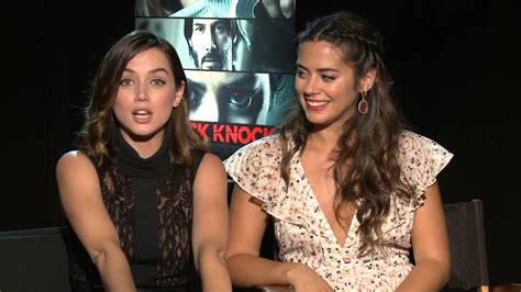 Ana De Armas Y Lorenza Izzo Te Invitan A Ver Knock Knock Youtube