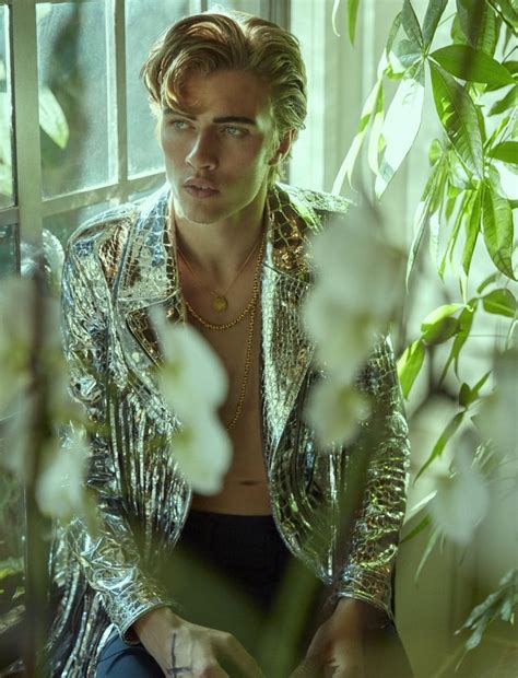 Lucky Blue Smith Goes Bold And Glam For L Officiel Brasil Lucky Blue Smith Lucky Blue Male