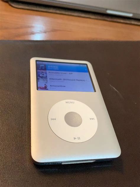 Apple Ipod Classic 7th Generation Silver 160gb Mp3 Player Ebay