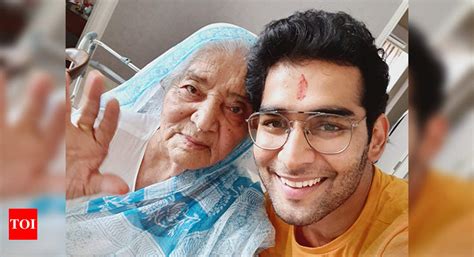 Khandaani Shafakhana Actor Priyansh Joras 103 Year Old Granny Makes His Day Hindi Movie