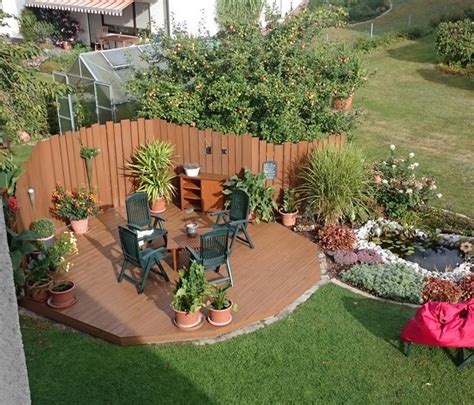 Check spelling or type a new query. Sitzecke im garten mit sichtschutz