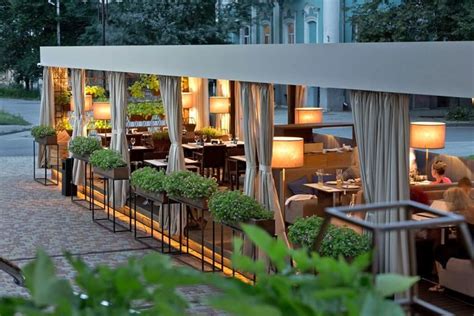 Outdoor cafe pflanze dekoration im garten design stockfoto. TERRACE-OF-FISH-FUSION-gastronomic-restaurant-840x560-home ...