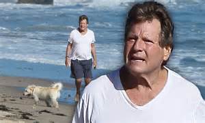 Ryan ONeal Cancer Prognosis Actor Takes A Stroll On The Beach After Revealing He Has Prostate