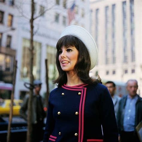 Marlo Thomas Filming The Opening Sequence In Nyc For “that Girl” Tv Series 1966