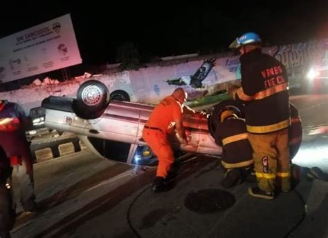 Conductor Se Salva De Morir Tras Volcar Su Vehículo Frente Al Hospital Médico Quirúrgico