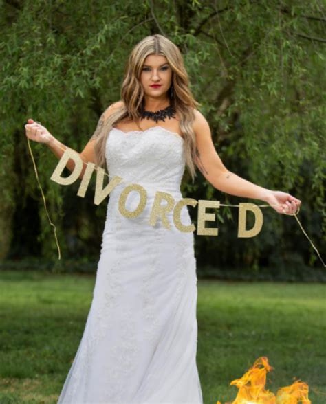 woman celebrates divorce with photoshoot