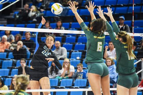 Womens Volleyball Falls In Five Sets To Unranked Oregon Daily Bruin