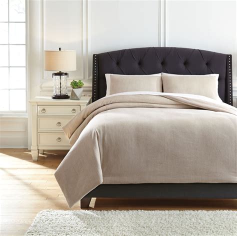 Signature Design By Ashley Mayda Beige Queen Comforter Set Mayda