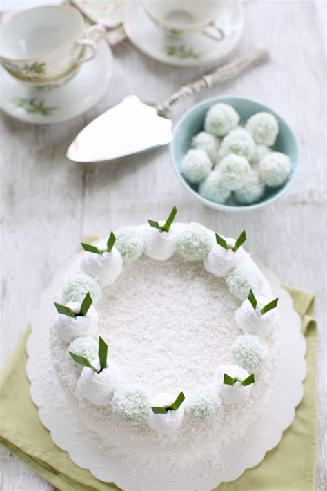 Dalam dok mengong tang labu sepotong ni, mata terpandang pulak entri onde onde labu. Kek Onde-onde yang sedap sangat! - masam manis