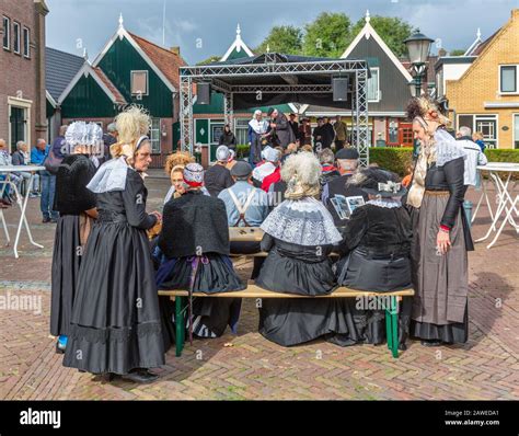 Costume Traditionnel Hollandais Banque De Photographies Et D’images à Haute Résolution Alamy