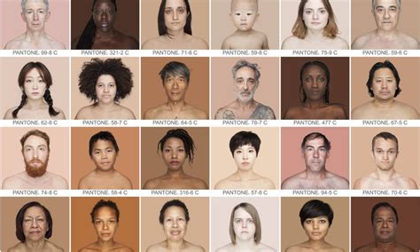 Fotógrafa brasileira cria paleta com tons de pele retratados ao redor