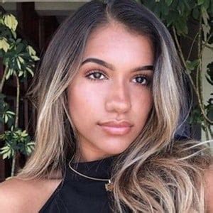 Azra i̇smi hakkında bilgiler azra ismi kız çocuklara verilen bir isimdir. Azra Mian - Bio, Family, Trivia | Famous Birthdays