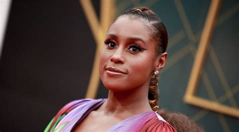 Issa Rae Wore Summers Boldest Color And Pulled It Off Seamlessly Issa