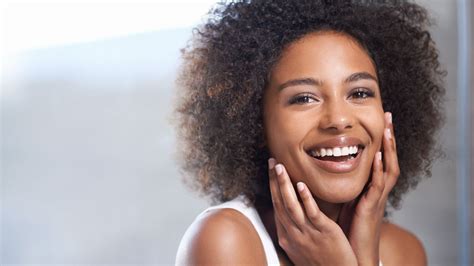 How To Get The No Makeup Look On Dark Skin Beauty Products To Try Huffpost Uk Style