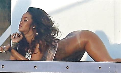 Naked rihanna ass Rihanna Nude