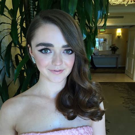 The Lovely Maisiewilliams Right Before Hitting The Emmysredcarpet