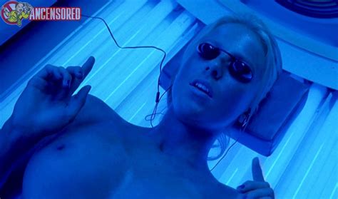 Naked Chelan Simmons In Final Destination 3