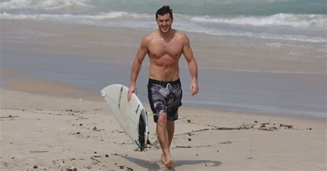 Klebber Toledo Exibiu Corpo Sarado Durante Dia De Surfe Na Praia Da Barra Zona Oeste Do Rio Na