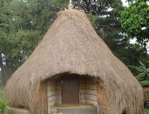 Les Huttes Traditionnelles En Ouganda