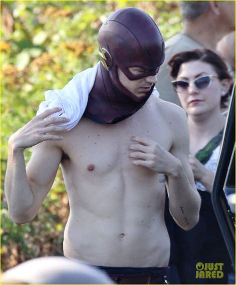 grant gustin shirtless flash set after als chall 02 thomas grant gustin the flash cisco wish