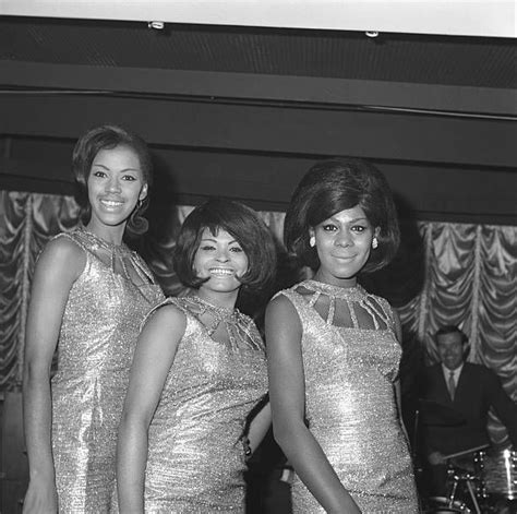 the marvelettes l r katherine anderson wanda rogers and gladys horton in uk for promo tour 1965