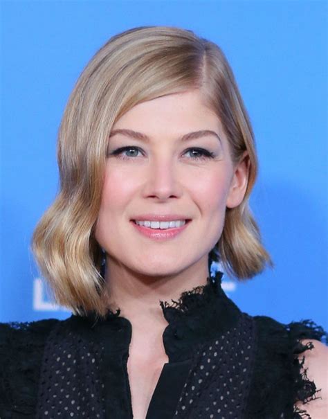 Celebrity Beauty Rosamund Pike Makeup How To Glamour
