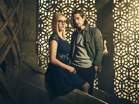 6 Spoilers The Cast Of Syfys The Magicians Told Us About Season 2