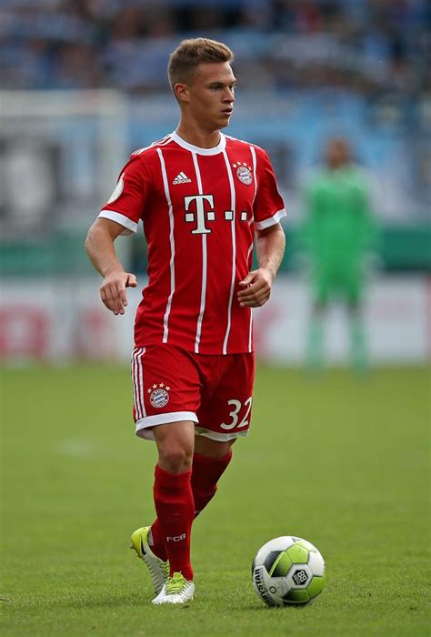 Maybe you would like to learn more about one of these? FC Bayern München: Fans sorgen mit Banner gegen FC ...