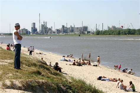 Bocadero is een stadstrand in antwerpen en daarom gaat het pas open in de maand mei. Antwerpen Strand : Antwerpen Linkeroever, zwembad "de ...