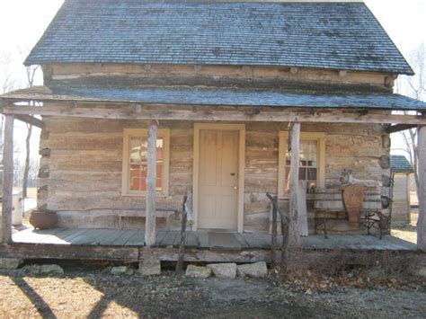 What was it like to live in a log cabin? Mrs. Simpson's First Grade Blog | Farm cottage, Cabins in ...