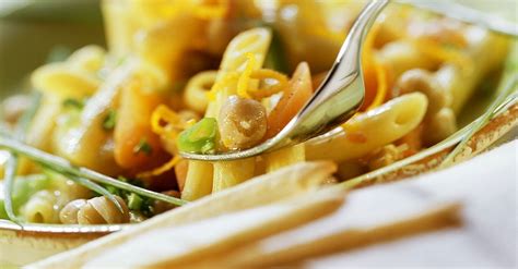 Pasta mit Kichererbsen und Möhren Rezept EAT SMARTER