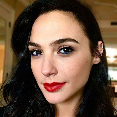 She Looks Stunning Gal Galgadot Makeup Comiccon Wonder Woman