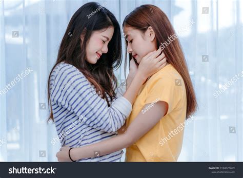 same sex asian lesbian couple lover库存照片1104125609 shutterstock
