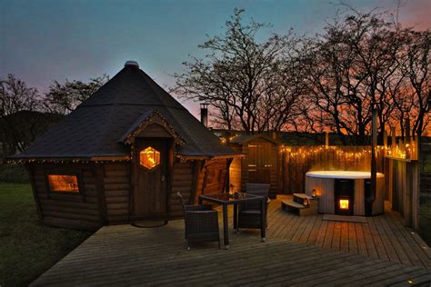 A peak district log cabin can offer its own taste of the high life by putting a hot tub or a cosy lounge on the menu, not to mention the possibility of real isolation in the derbyshire countryside. Award winning glamping site near Leek | Staffordshire