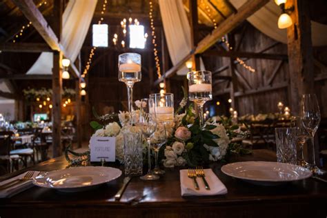 Laura and ada had their rustic southern fall wedding in a barn in saint louis, missouri. Elegant Fall Barn Wedding - Rustic Wedding Chic