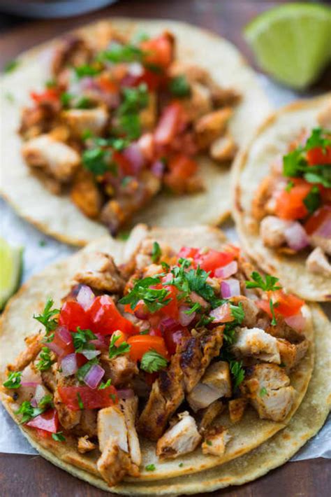 The meat mixture is scooped into a soft corn tortilla and served with onions, cilantro, and pico de gallo (or your favorite fresh toppings). Mouth-wàtering Mexicàn grilled chicken làyered on corn ...