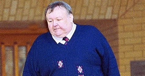Conman 74 Who Weighs 28 Stone Avoids Jail Because Hes Too Fat For
