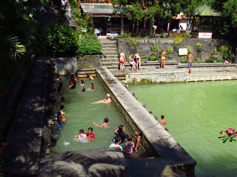 Bassins Deau Chaude De Banjar Bali Valise And Flemmardise
