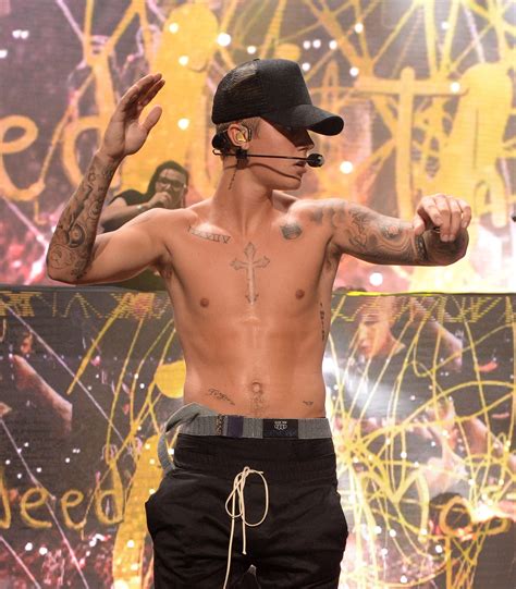 justin bieber the sexiest shirtless moments of 2015 popsugar celebrity