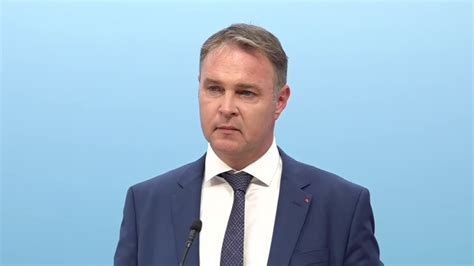 SPÖ Chef Andreas Babler äußert sich zu dem Nehammer Skandalvideo oe24 tv