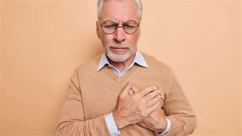 What Are The Warning Signs Of Heart Attack In People Over 60