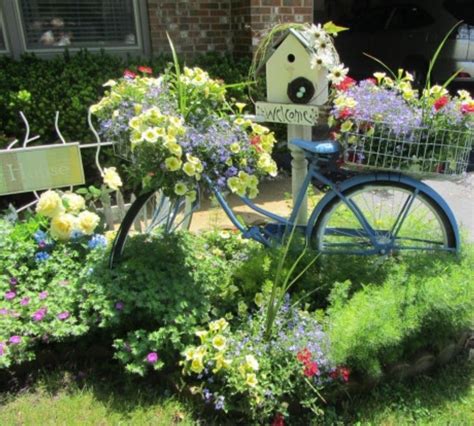 33 Awesome Outdoor Junk Garden To Reuse Your Old Stuff Vintage Garden