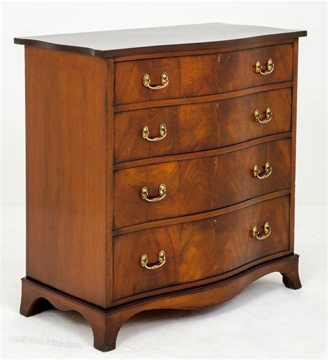 Mahogany Serpentine Chest Of Drawers Antiques Atlas