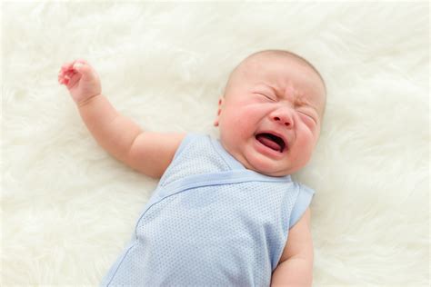 El Bebé Duerme De Lado ¿es Seguro Para Su Salud