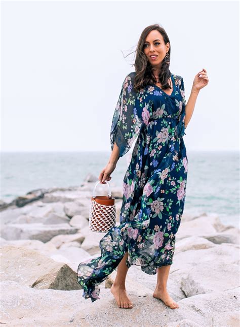 Sydne Style Shows The Best Floral Maxi Dresses For Beach Vacation Ideas