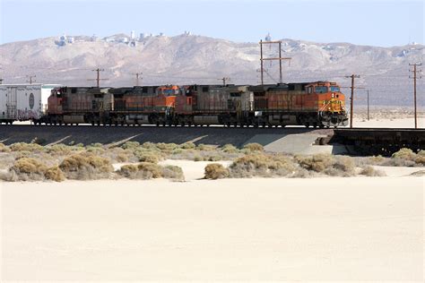 Bnsf Freight Train Passing Mojave Desert Foto And Bild Dampf Diesel