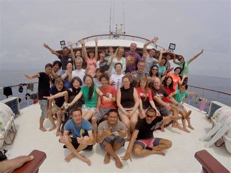 Mv Hallelujah 31 Liveaboard Group Photo Big Blue Diving Khao Lak