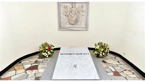 La Tumba De Benedicto Xvi Ya Puede Ser Visitada En La Cripta Vaticana